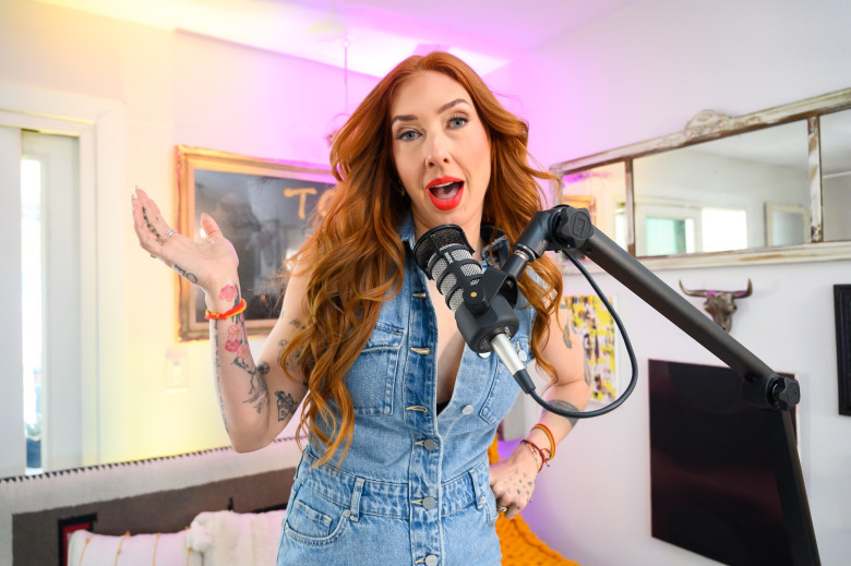 Vegas Podcast Reaches Global Top 1% with Lesley Logan