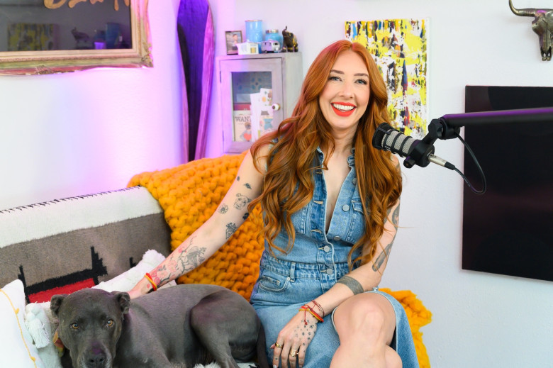 Vegas Podcast Reaches Global Top 1% with Lesley Logan