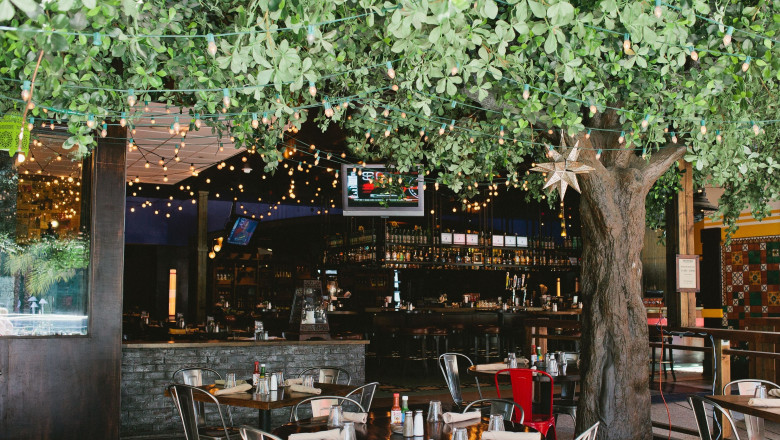 6 Outdoor Dining Areas on the Las Vegas Strip