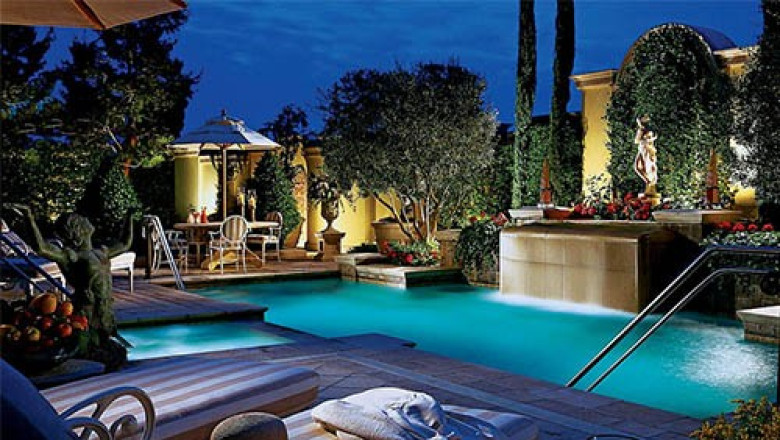 Relax at These Vegas Hotel Pools 2021