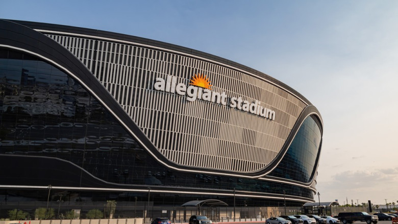 Stadium Walk: Tailgate Party on the Strip