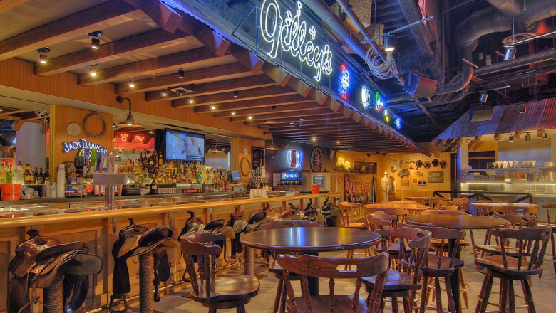 These Are the Coolest Country Bars in Las Vegas